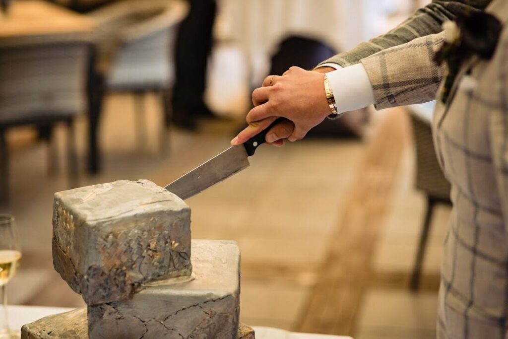 bruidstaart snijden modern manier 1024x683 1