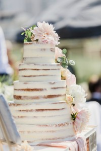 seminaked cake, bloementaart, trouwtaart, naked cake
