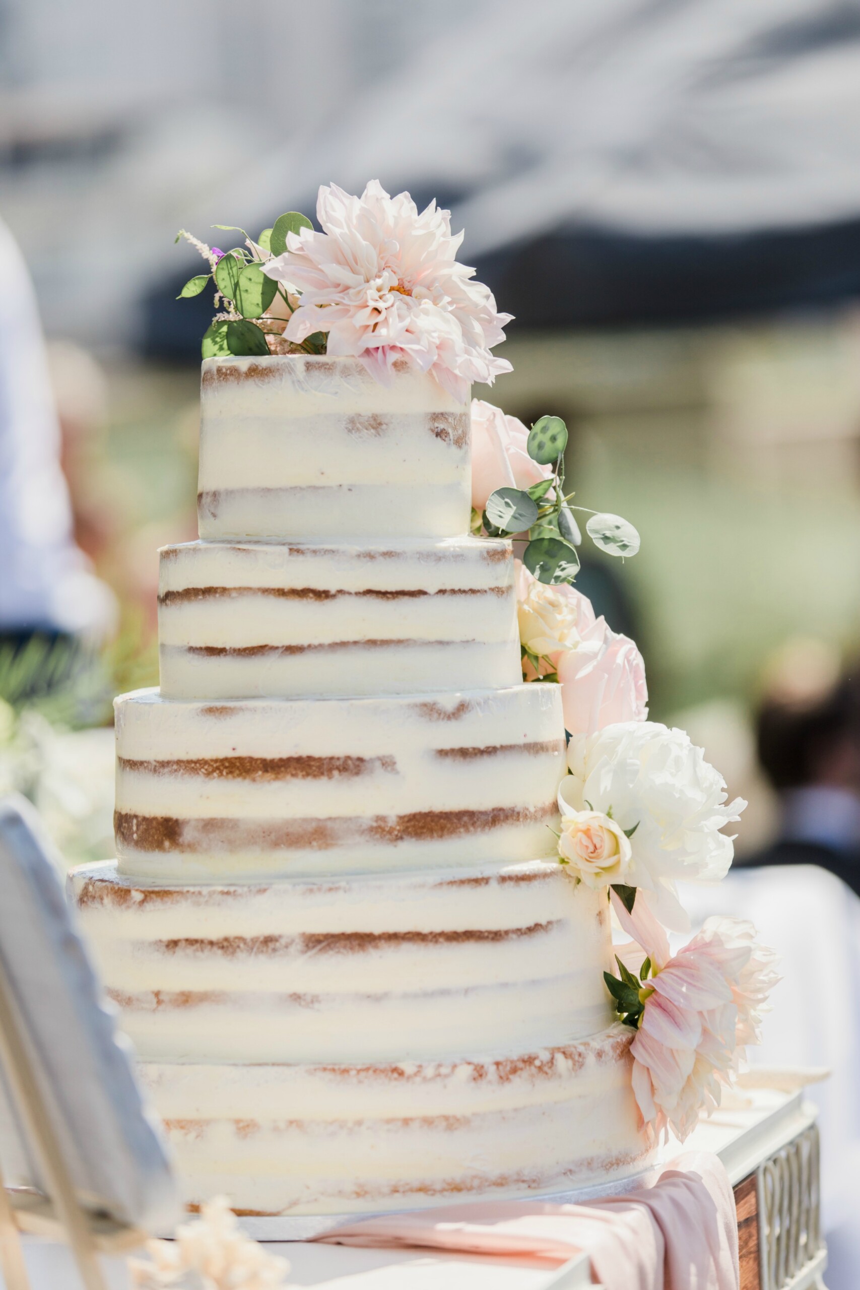 seminaked-naked-cake, rustic-seminaked-wedding-cake, bruidstaart-rustic-oudroze