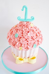 Grote-cupcakes-meisje, baby-birthday-giant cupcake