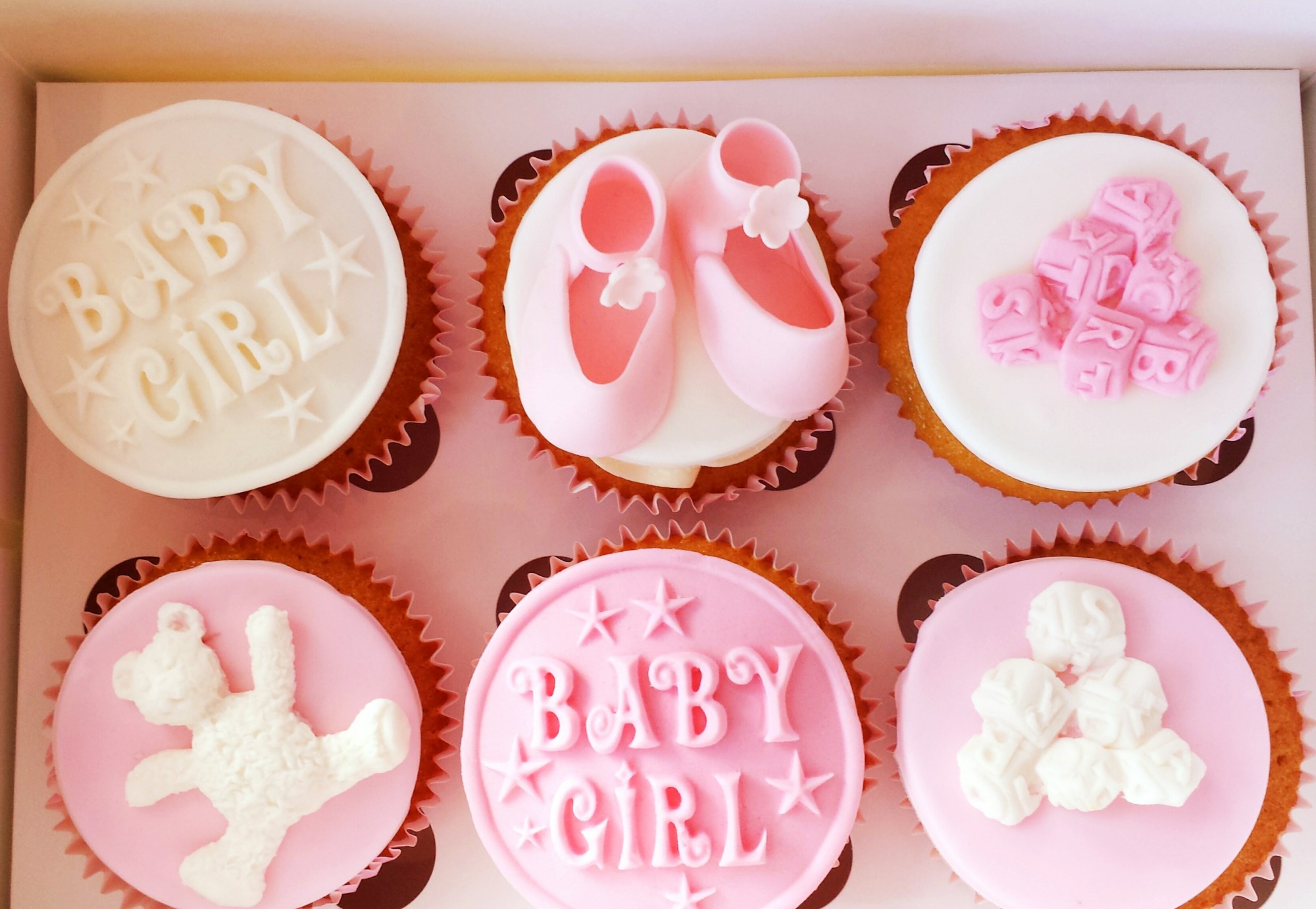 Baby-shower-cupcakes-roze, meisjes-cupcakes, roze-cupcakes