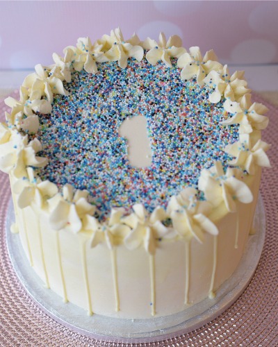 eerste-verjaardag-blauw-drip-taart