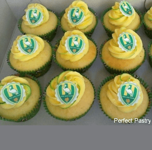 Gele cupcake's met ADO Den haag logo