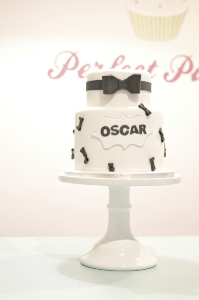 Black tie bow cake, whitte cake, black bow cake