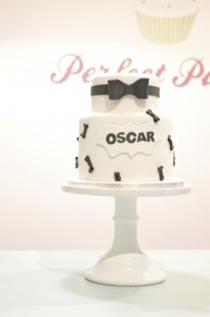 Black tie bow cake, whitte cake, black bow cake