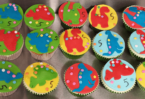 Cupcake's met eetbare dinosauresen