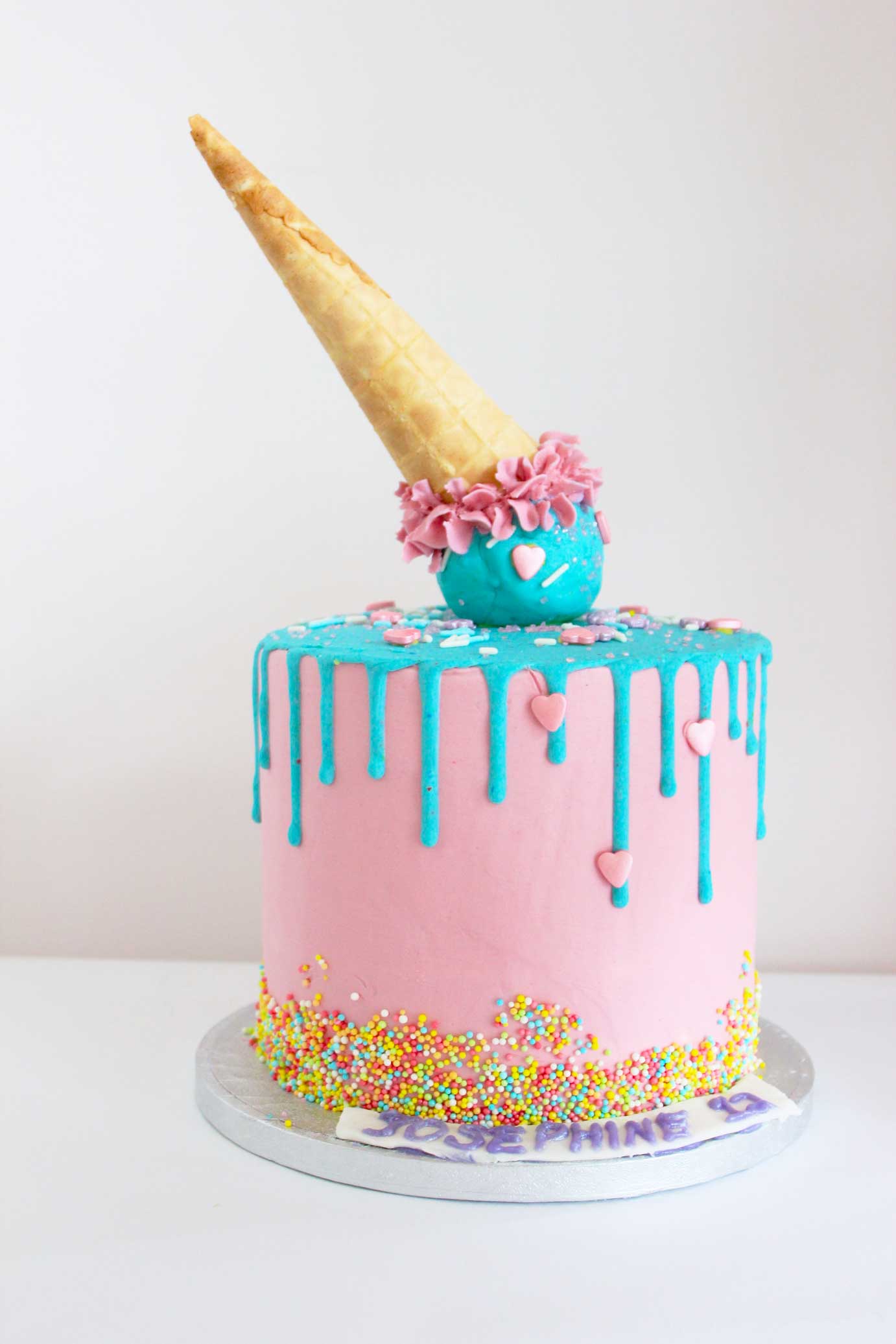 Drip ijs taart, drip cake, buttercream cakes order, red velvet cake order den haag, cakes order the hague