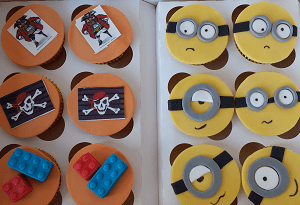 Cupcake's met minions, lego, en piraat figuurtjes
