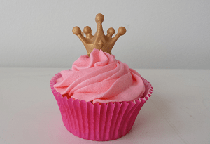 Roze cupcake met kroon