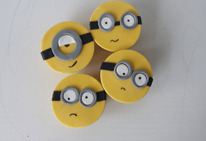 Cupcake's met minion gezichten