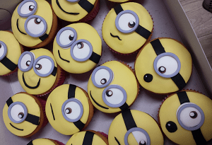 Cupcake's met minion gezichten