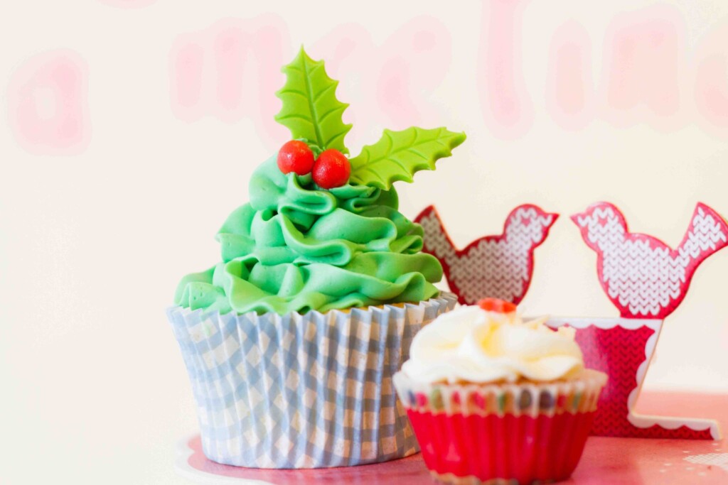 Kerst cupcakes bestellen in Scheveningen, Kerst taartjes, kerst koekjes, logo gebak, kerst cupcakes, kopcakes kerstboom, christmas tree cupcake, christmastree cupcake, cupcake mistletoe