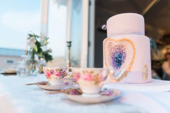 Rosequartz & Serenity, wedding cake pink, gold wedding cake