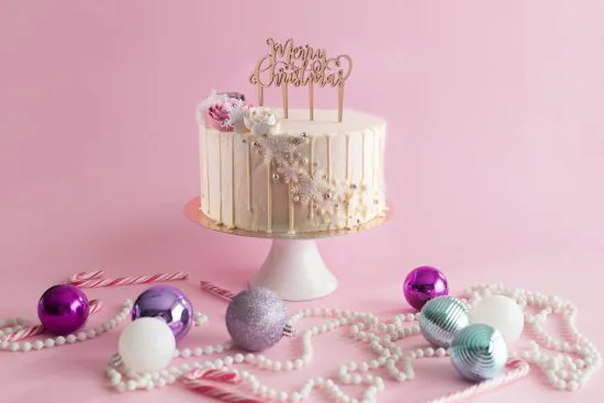 snowflakes-buttercream-flowers-xmas-cake