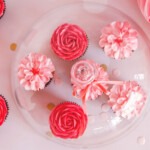 valentijnsdag-cadeau-cupcakes-rood-roze-bloemen