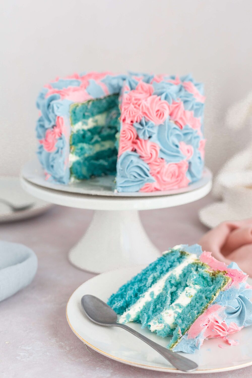 gender-reveal-taart-roze-blauw-toefjes