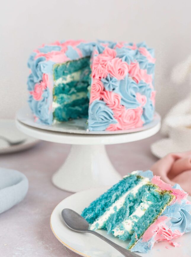 Gender reveal taart gender-reveal-taart-roze-blauw-toefjes