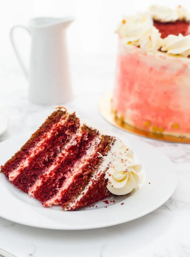 Red Velvet Taart red-velvet-taart-room-kaas-en witte-chocolade