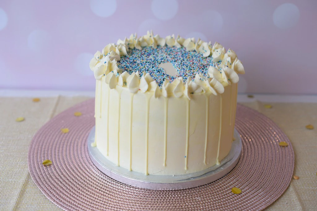 Taart spikels blauw jongens 1ste-verjaardag-taart-jongen-blauw-spikkels