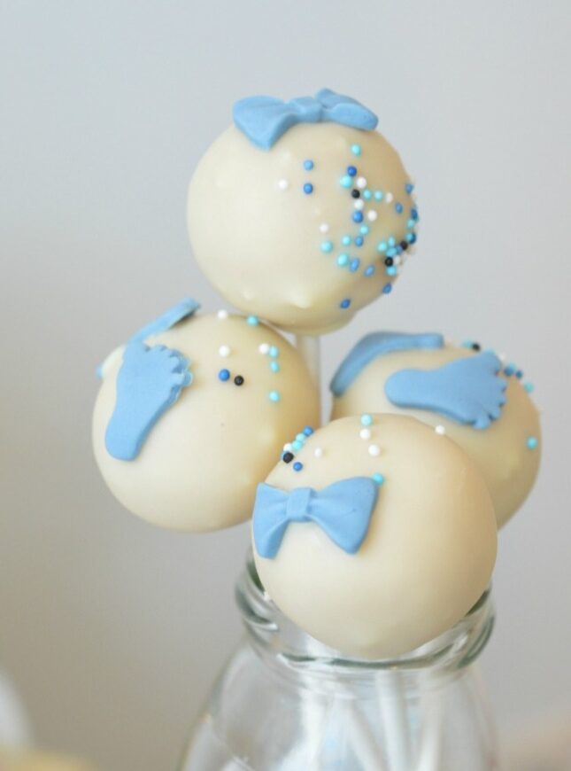 Babyshower-cakepops-voetjes (1) Baby-shower-cake-pops-voetjes-blauw