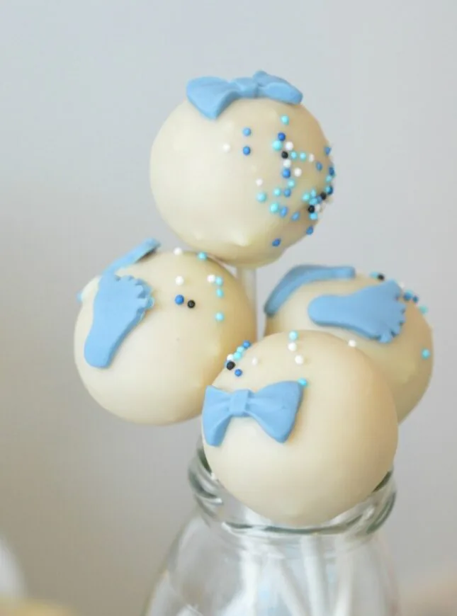 Baby-shower-cake-pops-voetjes-blauw