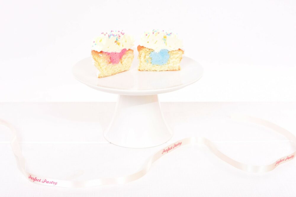 gender-reveal-cupcakes-met-roze-en-blauw-vulling