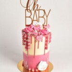 babyshower-taart-roze-drips-fondant-paardje-en-versiering-in -roze-en wit