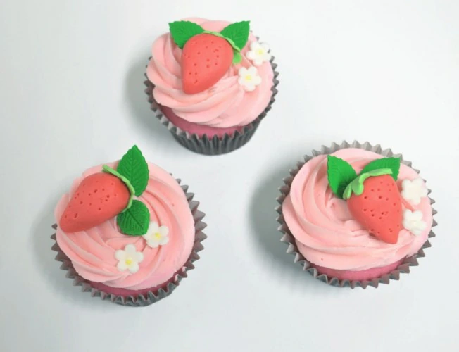 Strawberry short cupcakes