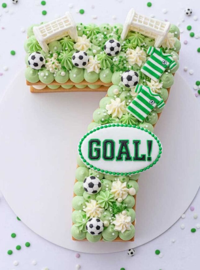 Cijfer-cookie-cake-football-taart Cijfer-cookie-cake-football-taart
