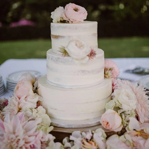pastel-zacht-3-laag-bruidstaart-peonies-roze
