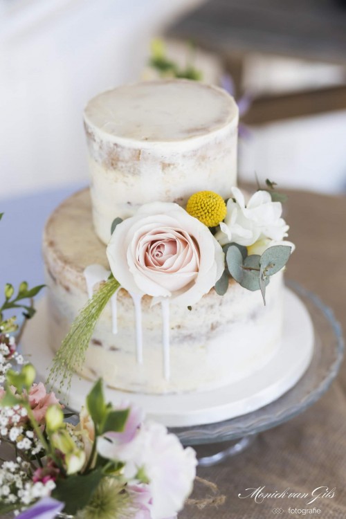 boho-wedding-cake-whitte-drips