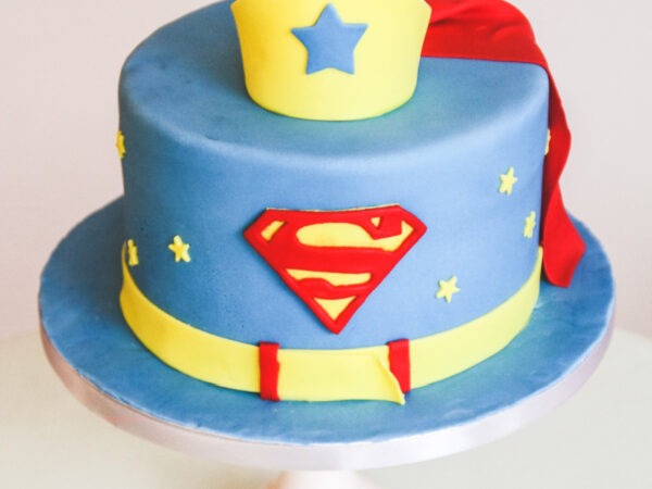 superwoman-taart-superman-teken-taart