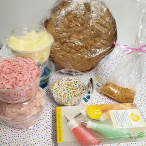 diy-taart-doos-botercrème-spuitmondje-taart-spikkels