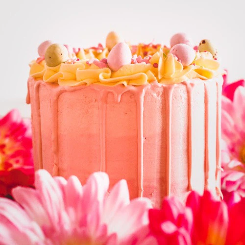 taart-roze-pasen-thema-eiren-chocol-drip paas-taartje-drip-eiren-roze-geel-toefjes-goedkoop-taart-den-haag