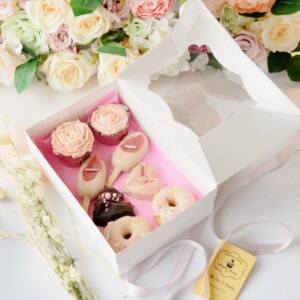 donuts -roze-cupcakes-roze-cakesicles-roze-chocolade doos