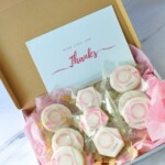 koekjes-met-de-logo-in-brievenbus-post-pakket