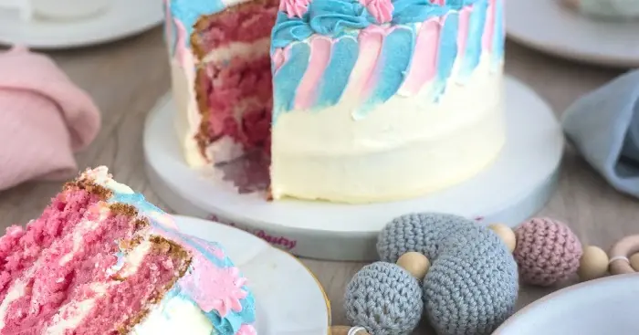 Pastel gender reveal taart