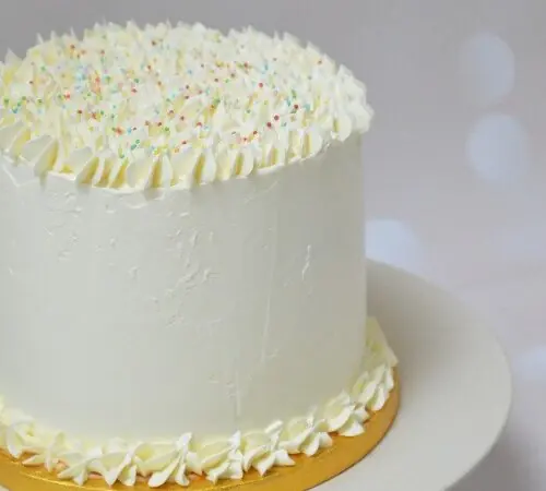 vanilla-verjaardagstaart-sprinkles