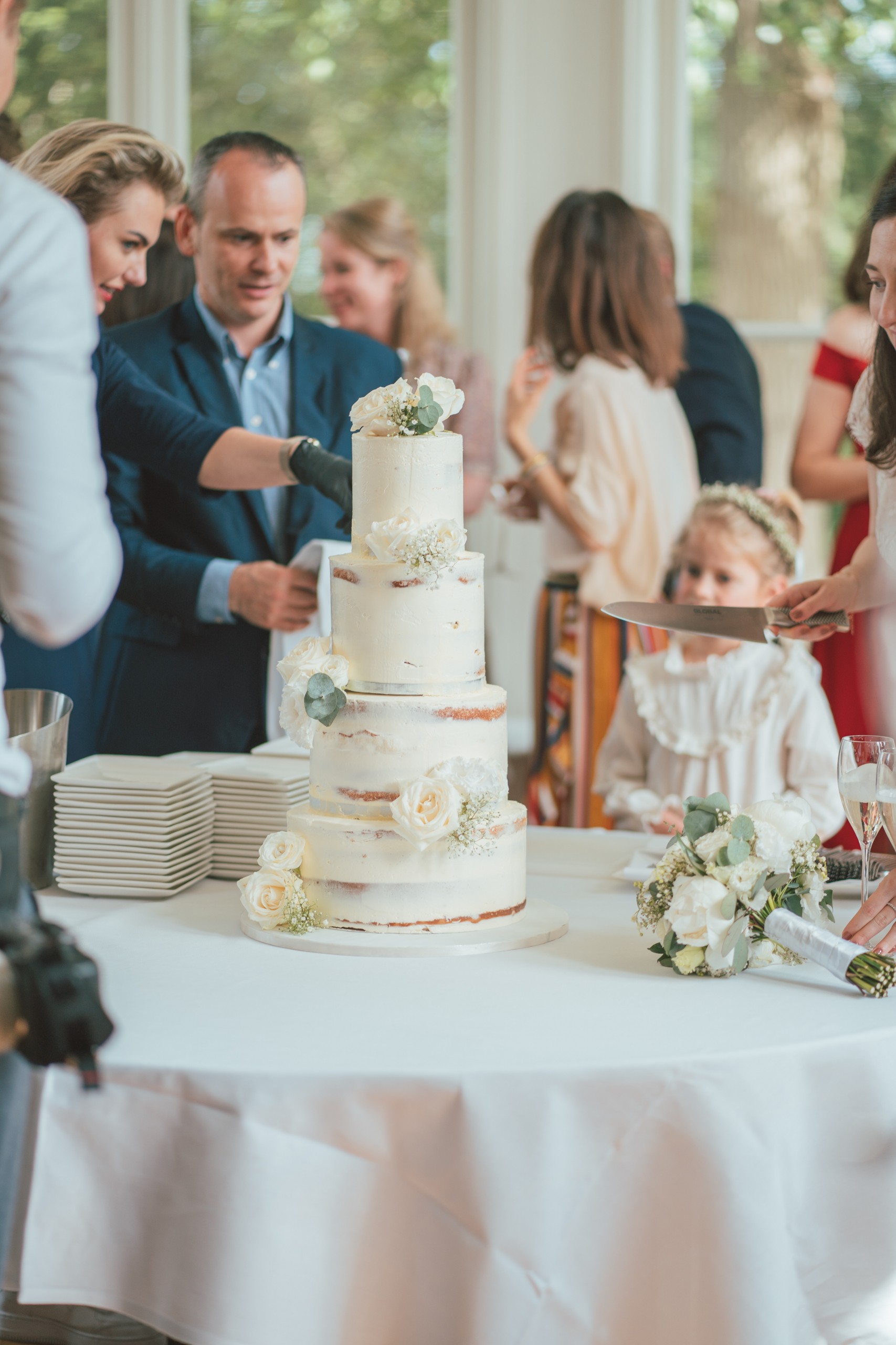 buttercream-wedding-cake-white-flowers