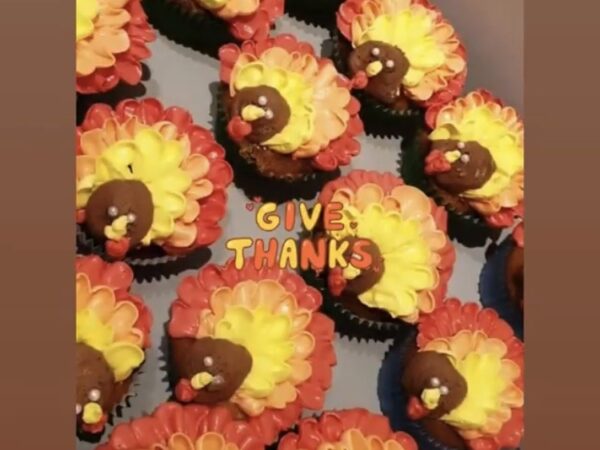 Thanksgiving-cupcakes-oranje-braun-geel-kalkoen