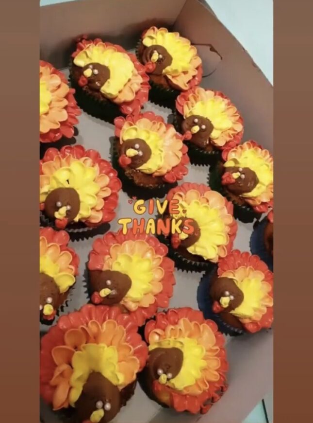 Thanksgiving-cupcakes Thanksgiving-cupcakes-oranje-braun-geel-kalkoen