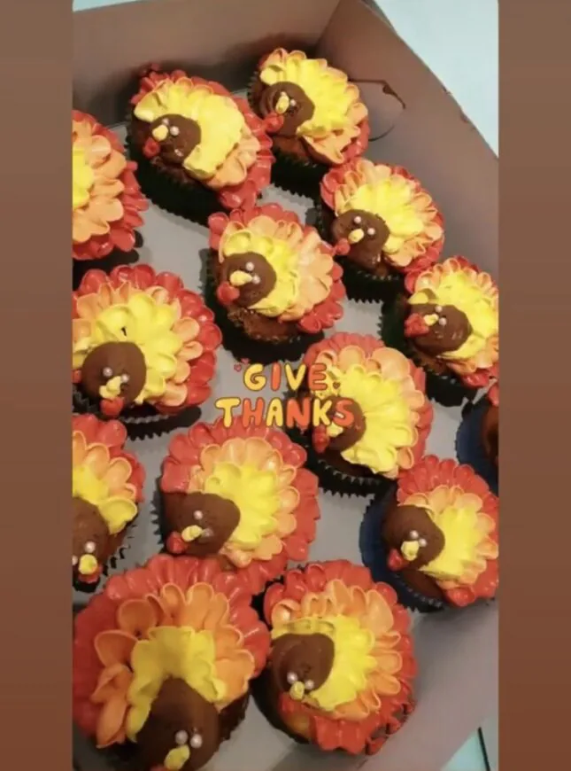 Thanksgiving-cupcakes Thanksgiving-cupcakes-oranje-braun-geel-kalkoen