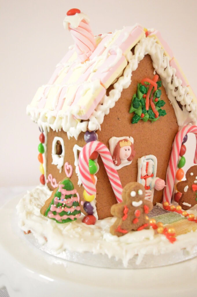 Gingerbread house kit DIY