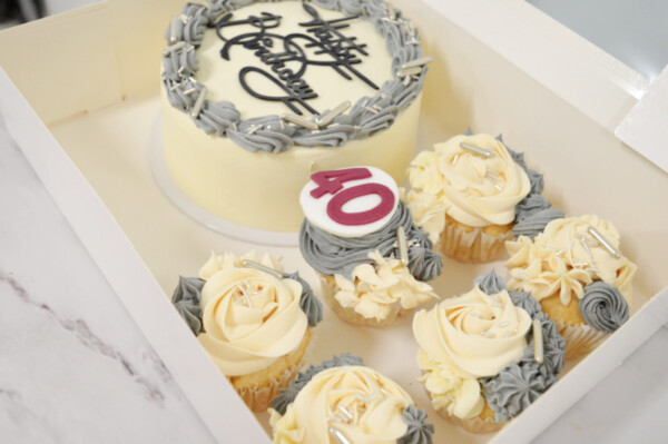 bento-cake-grijs-cupcakes-40-happy-birthday