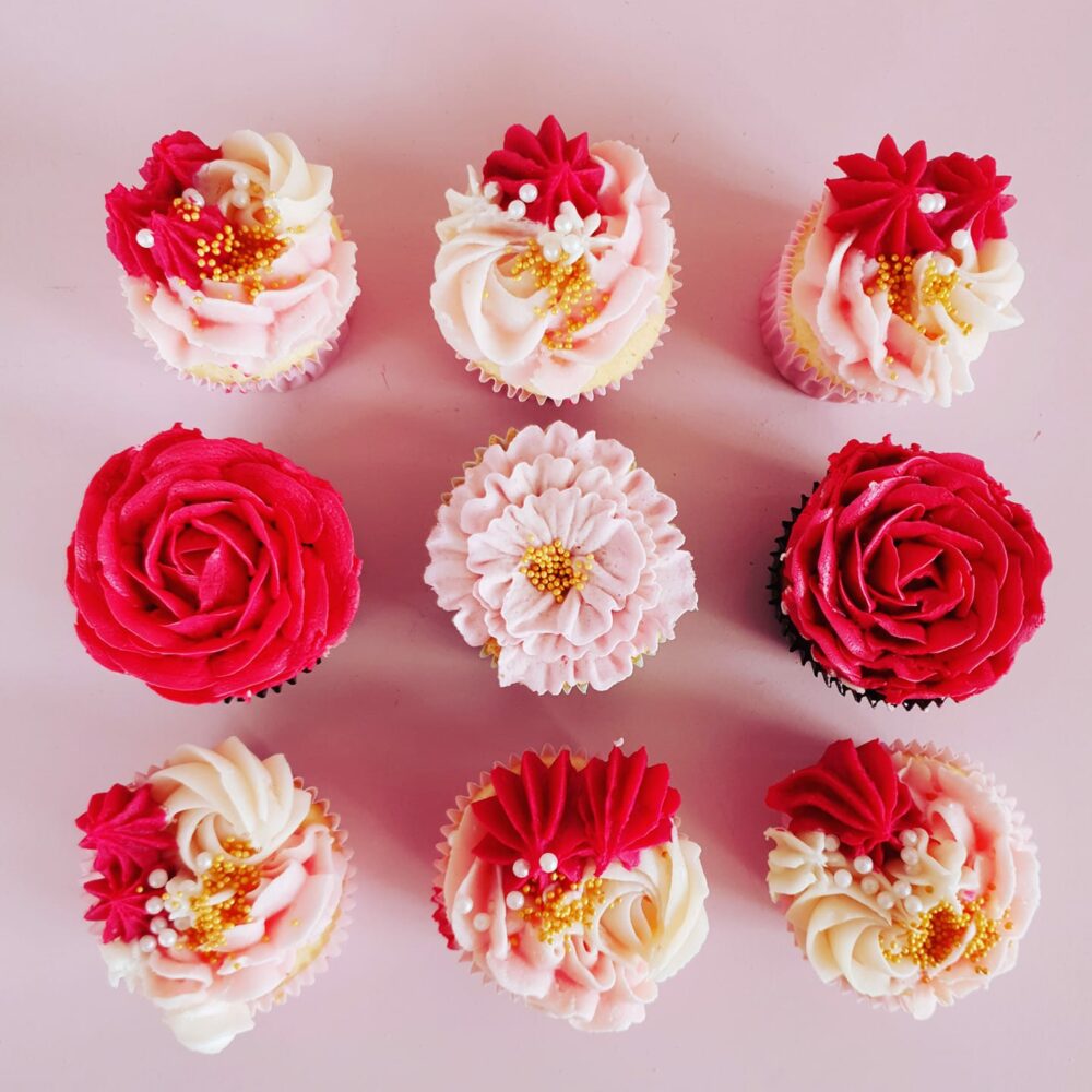 rood-cupcakes-botercreme-roze-9-stuks