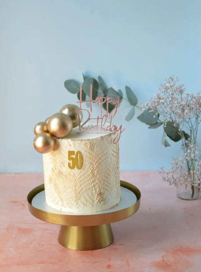 Goud-bolletjes-50-verjaardagstaart goud-50-verjaardagstaart