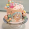 peppa-pig-pastel-taart-met verschillende -bolletjes-en rainbow