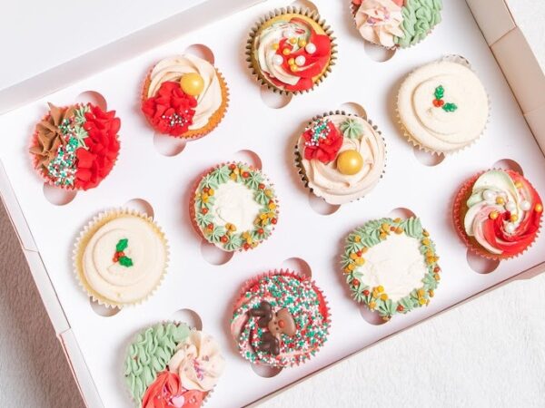 xmas-cupcakes-red-white-green