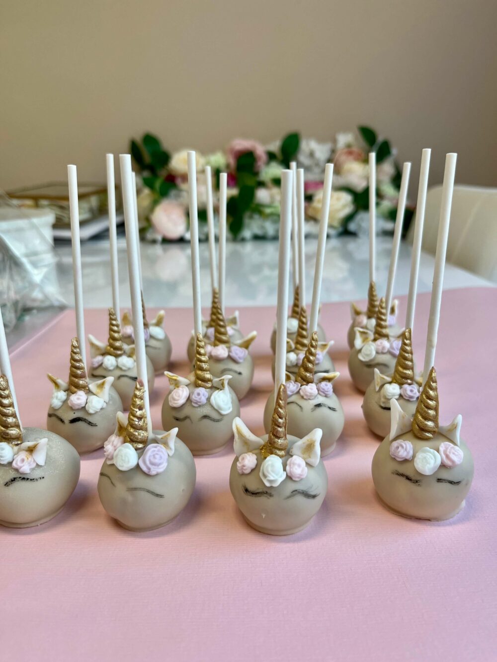 cake-pops-unicorn-redvelvet