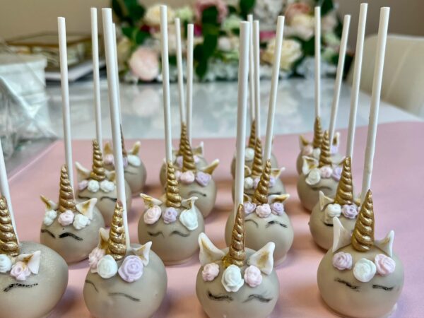 cake-pops-unicorn-redvelvet